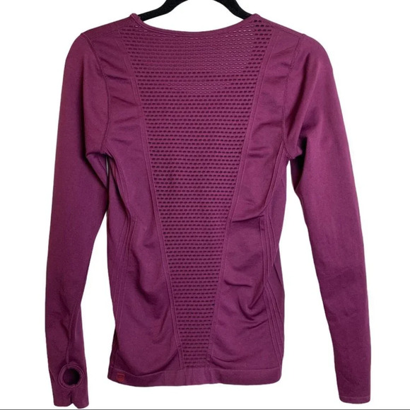 Fabletics Long Sleeve Perforated  Compression Top Active wear Athleisure - Picture 3 of 9